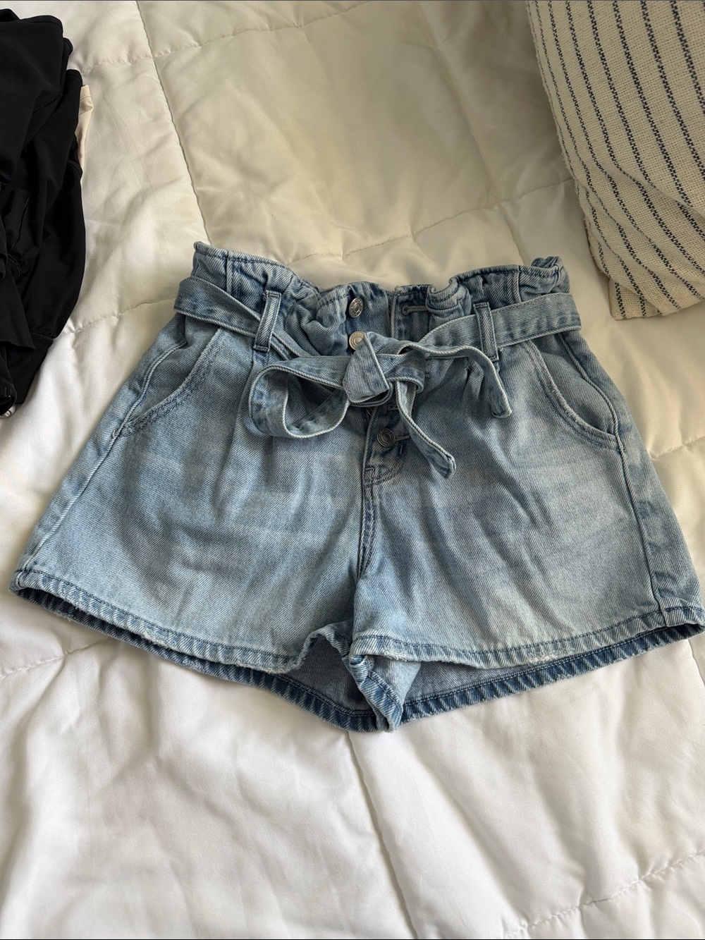American Eagle // paper bag jean shorts
